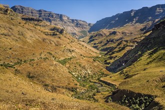 Scenically spectacular Drakensberg Mountains rise to 3482 m