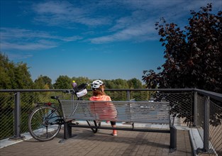 Cyclist taking a break during her tour through Werder