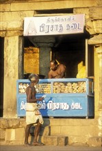 Prasad stall in Brihadeeswarar temple