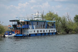 Tourist pontoon boat
