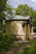 Pavilion in the park of the Villa Louis Laiblin