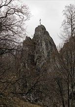 Bilsteinfelsen mit Gipfelkreuz