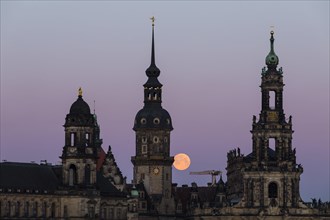 Full moon behind the towers of the Staendehaus