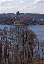 Schoene Aussicht auf Ratzeburg mit dem Domsee und dem Dom
