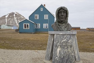 Bust of polar explorer Roald Amundsen