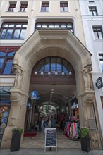 Jugendstil-Eingangsportal der Strassburg-Passage