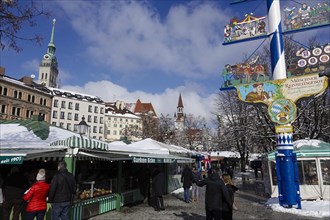 Viktualienmarkt with Maypole