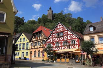 Marktplatz mit Schlossturm des Alten Schlosses