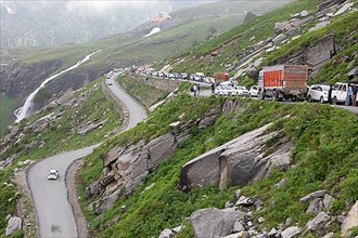 Traffic jam on the road to Rohtang Pass