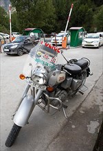 Police motorbike on the approach to the Rohtang Pass