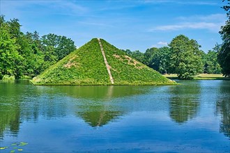 Lake pyramid