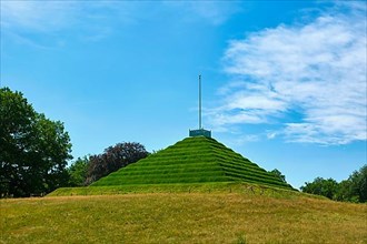 Land pyramid