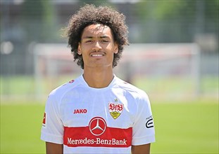 Enzo Millot VfB Stuttgart Portraittermin VfB Stuttgart 2022 2023 Licence Player Football 1. Bundesliga Men GER Stuttgart 05. 07. 2022