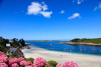 Estuary of the Aber Benoit into the Atlantic