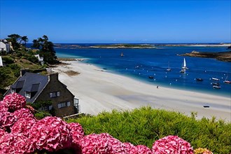 Estuary of the Aber Benoit into the Atlantic