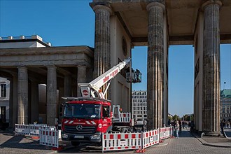 Truck with lifting platform at the Brandenburg Gate