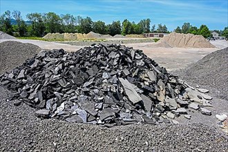 Warehouse for asphalt