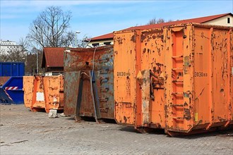 Container for building rubble
