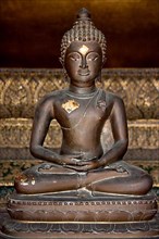 Seated Buddha inside Wat Po