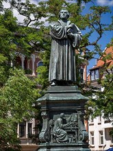 Luther monument by the sculptor Adolf von Donndorf from 1895 on Karlsplatz in Eisenach. The plinth motif shows the reformer Martin Luther,