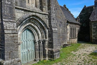 West portal and ossuary, enclosed parish Enclos paroissial Eglise Saint-Salomon de La Martyre