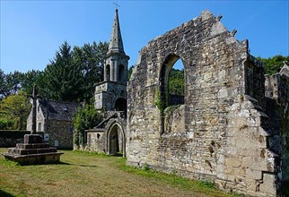 Ruin of the Gothic-style Pont-Christ chapel on the banks of the Elorn, La Roche-Maurice
