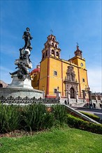Monumento a La Paz before the Basilica Colegiata de Nuestra Senora, Unesco site Guanajuato