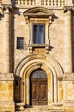 Round arched entrance door of Palazzo Capitano, Piazza Grande