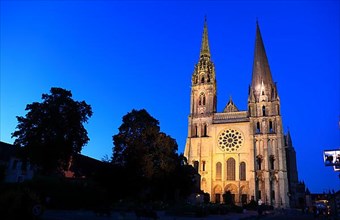Chartres, Notre-Dame de Chartres Cathedral in the dawn