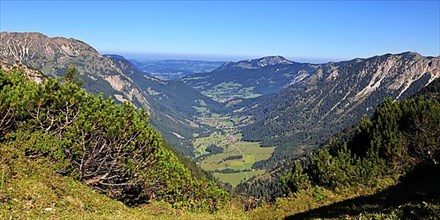The path to the Schrecksee with an impressive panorama. Hinterstein, Allgaeu Alps