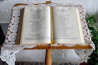 Book with psalms on book stand with crocheted cover, Heiliggeistkirche