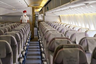 Flight attendant Emirates, Boeing 777-300