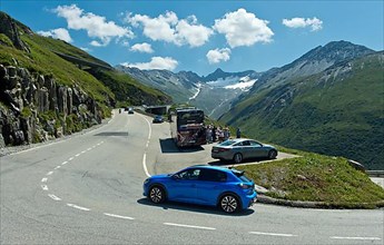 Rest area with coach and cars on the pass road to the Furka Pass, Gletsch