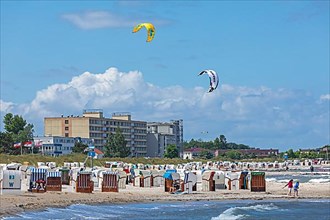 Beach hotel, kitesurfers