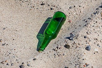 Bottle on the beach, Steinwarder peninsula