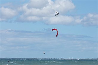 Kitesurfer jumps, Steinwarder peninsula