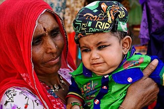 Indian woman with child, near Jodhpur