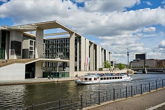 Marie-Elisabeth-Lueders-Haus designed by architect Stephan Braunfels, in front the Spree with a pleasure boat
