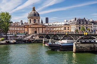 Institut de France Cultural Centre with the Pont des Arts on the Seine, Paris