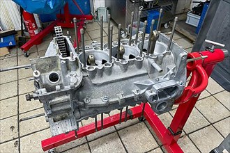 Engine block from Porsche 911 964 clean steam-blasted restored refurbished pre-assembled on rack mounting frame for assembly, Germany