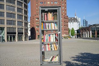 Open bookcase, Walther-von-Cronberg-Platz