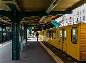 Eberswalder Strasse underground station, Hochbahn