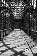 Black and white, Six Bridge