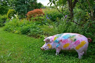 Garden Figurine : Pig in the Garden