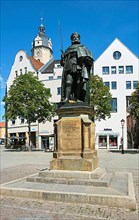 Market with Hanfried Monument