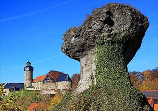 View over the mushroom-shaped Zschokke rock to Zwernitz Castle