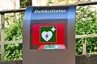 Heart defibrillator box in German street