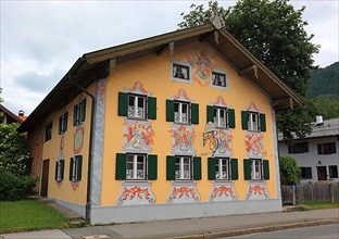 House facade with Lueftlmalerei in Oberammergau