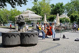 Street musicians