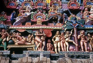 Stucco work figures in Sarangapani temple Rajagopuram the main gateway has eleven tiers and has a height of 173 ft 53 m in Kumbakonam